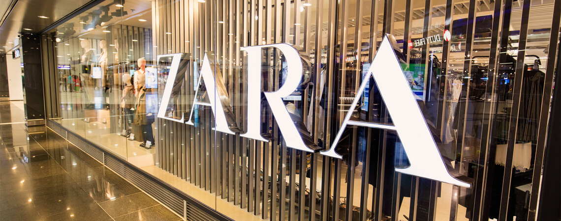 Logo des Modeanbieters Zara an einer Filiale