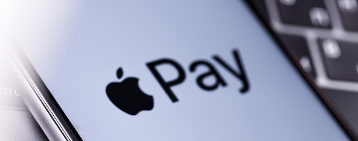 Apple Pay Logo auf einem iPhone