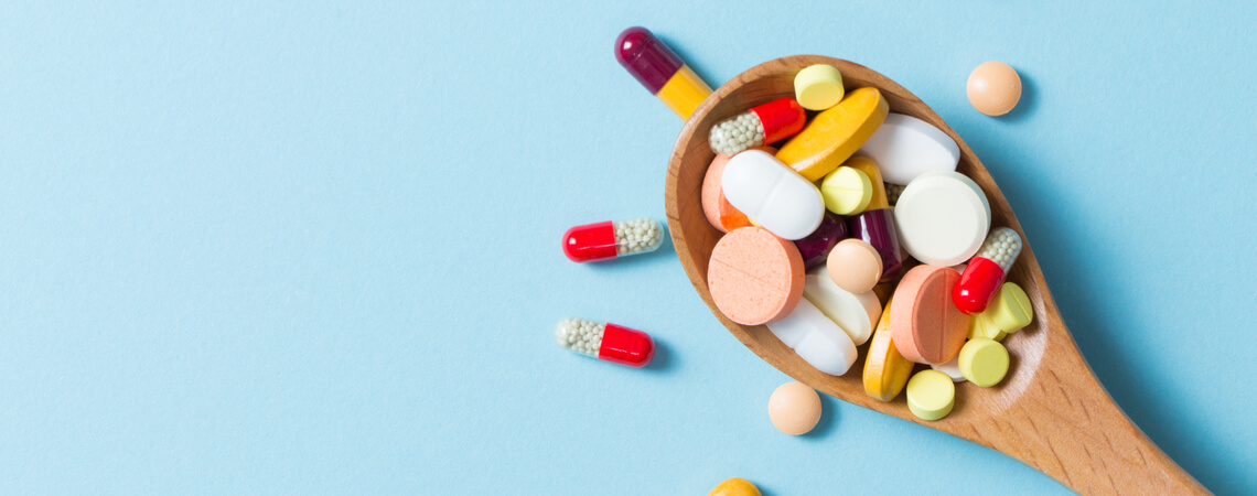 Verschiedene Medikamente, Tabletten und Kapseln