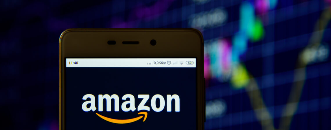 Amazon-Logo und Aktienkurs