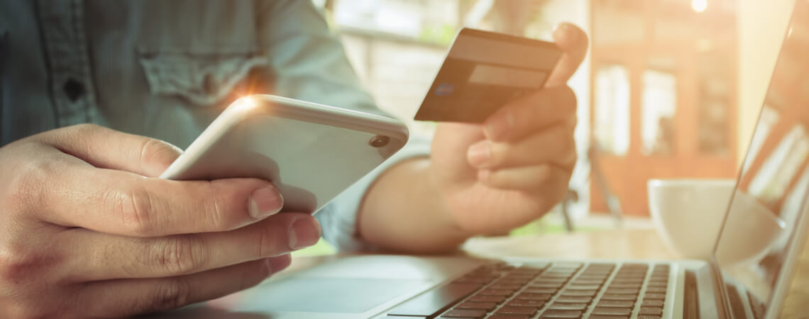 Onlinezahlung mit Kreditkarte und Handy