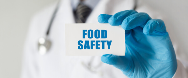 Arzt zeigt Food Safety