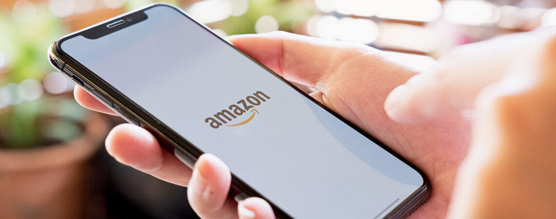 Amazon Logo auf Smartphone