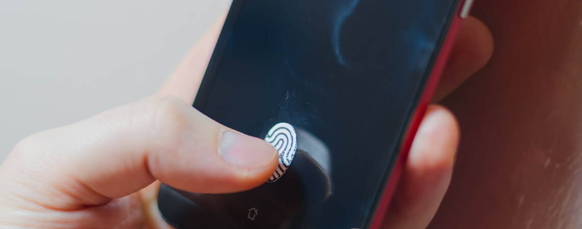 Fingerabdruck auf Smartphone
