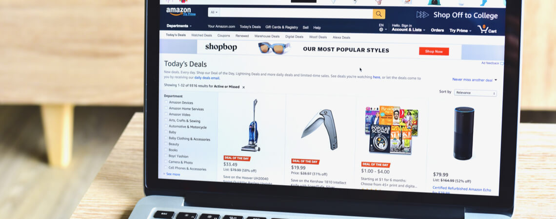 Amazon-Website auf einem Laptop