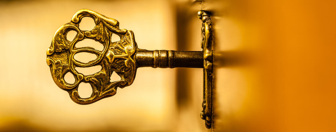 Goldener Schlüssel in Schloss