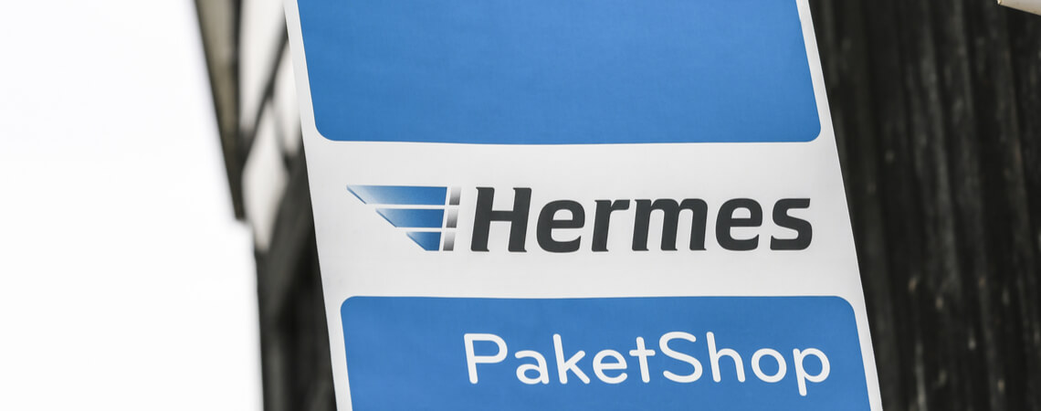 Schild des Paketdienstes Hermes