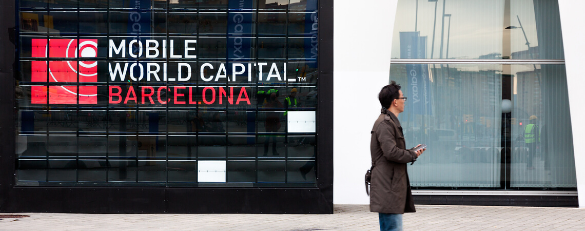 Schrifzug Mobile World Capital Barcelona an Gebäude
