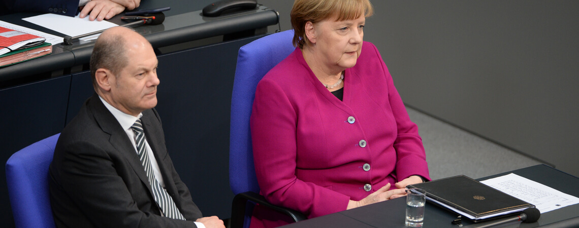 Bundeskanzlerin Angela Merkel (CDU) und Vizekanzler Olaf Scholz (SPD) bei der Sitzung