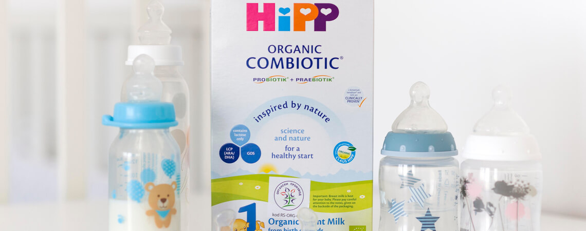 Hipp Kindermilch mit Flaschen