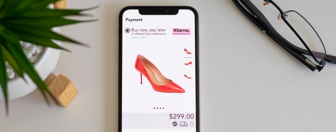 Klarna Online-Shopping Bezahlen mit Smartphone