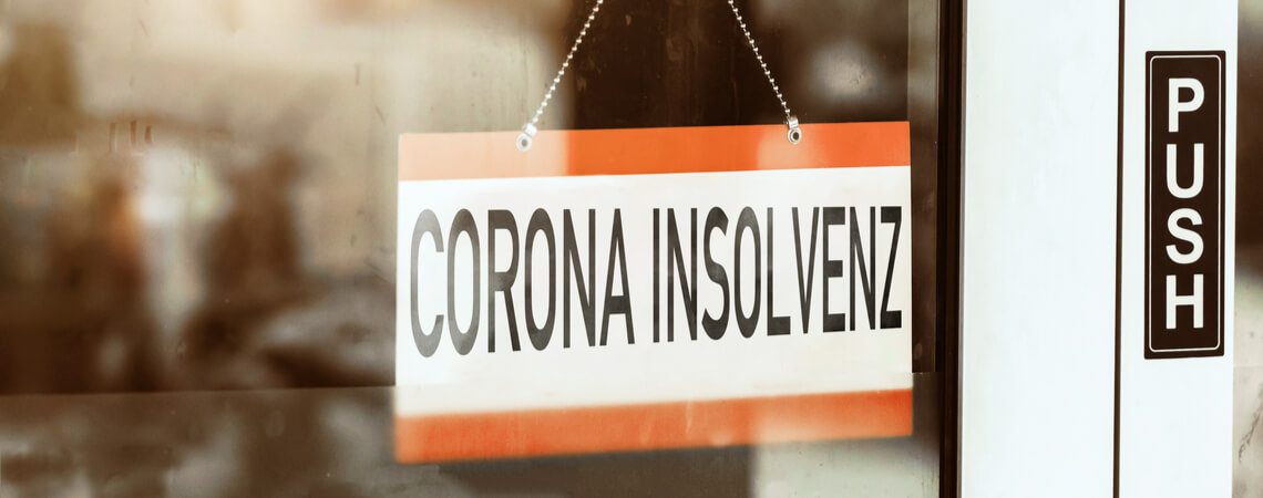 Schild an Tür mit Corona Insolvenz