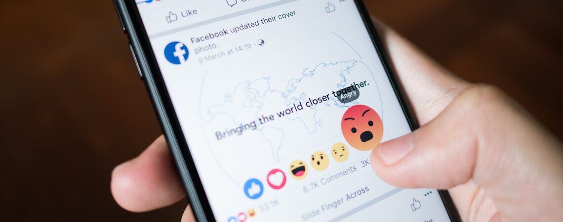 Facebook-App mit bösem Smilie