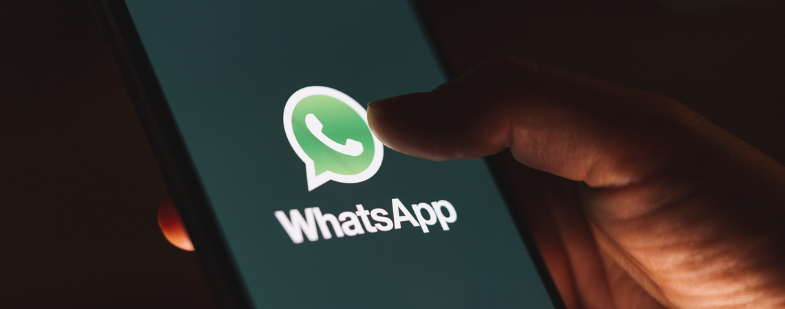 WhatsApp Logo auf Smartphone