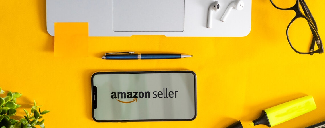Smartphone mit Amazon Seller und Tastatur