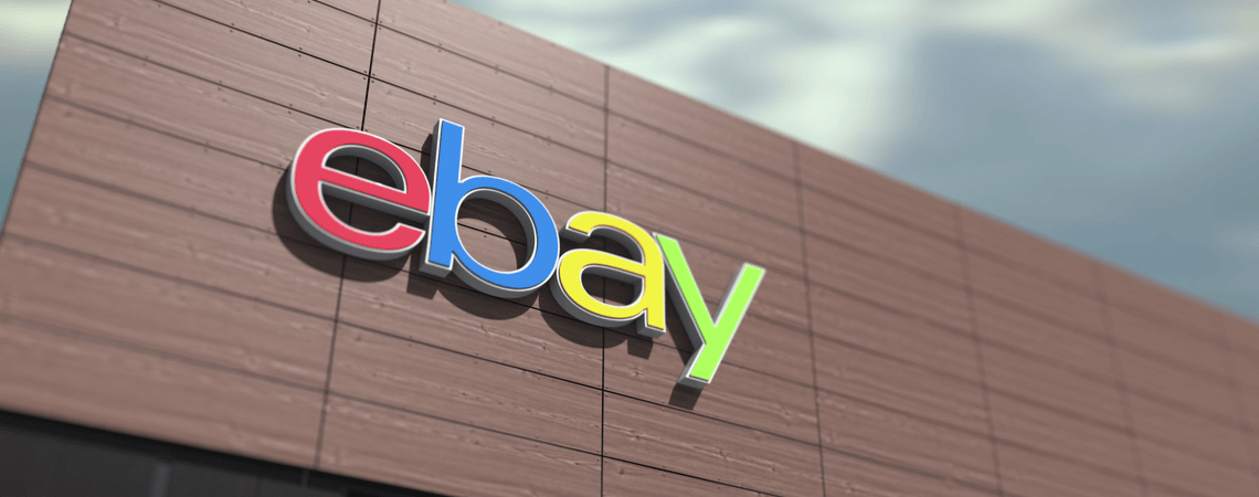 Ebay-Logo an einem Gebäude