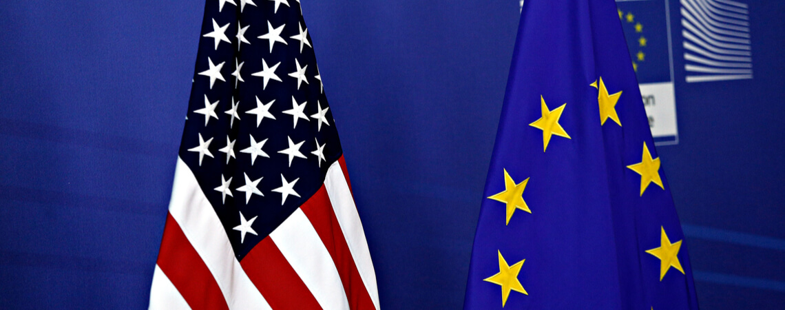 EU und USA Flaggen