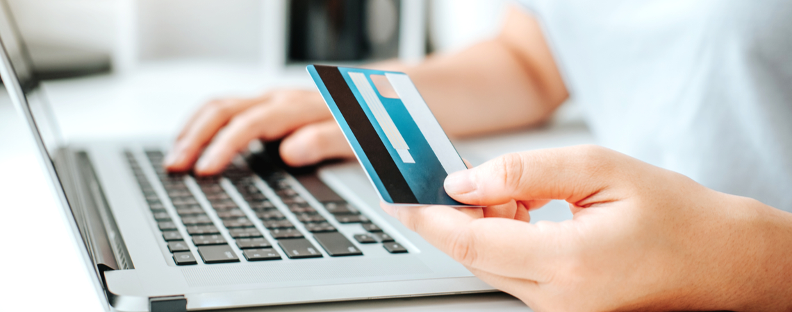 Online-Payment Laptop und Kreditkarte