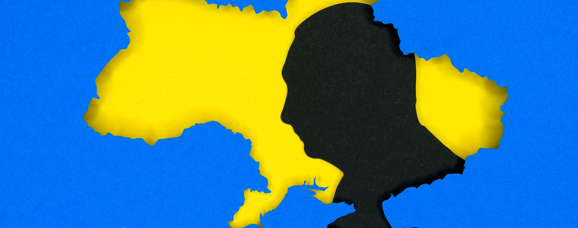 Putin-Silhouette auf Ukraine