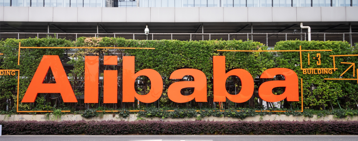 Alibaba Logo an Gebäudefront