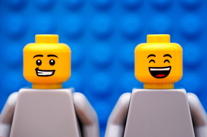 Lachende Lego-Figuren
