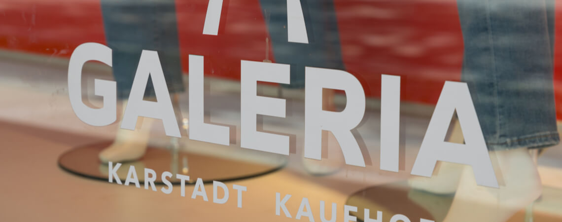 Schaufenster der Warenhauskette Galeria Karstadt Kaufhof