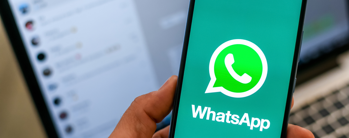 WhatsApp-Logo auf Smartphone