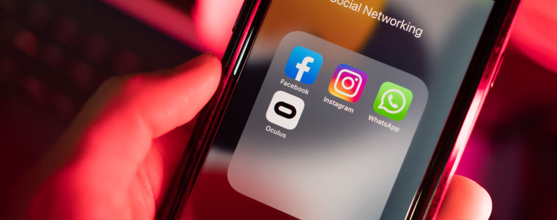 Meta-Konzern: Apps von Facebook, Instagram, WhatsApp and Oculus auf einem Handy