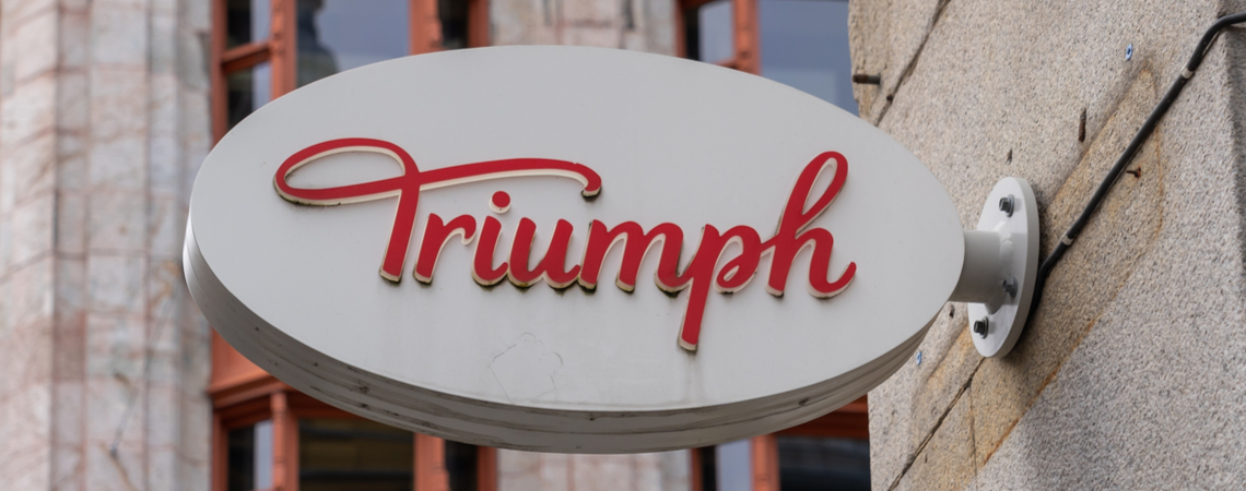 Triumph-Logo an Gebäude