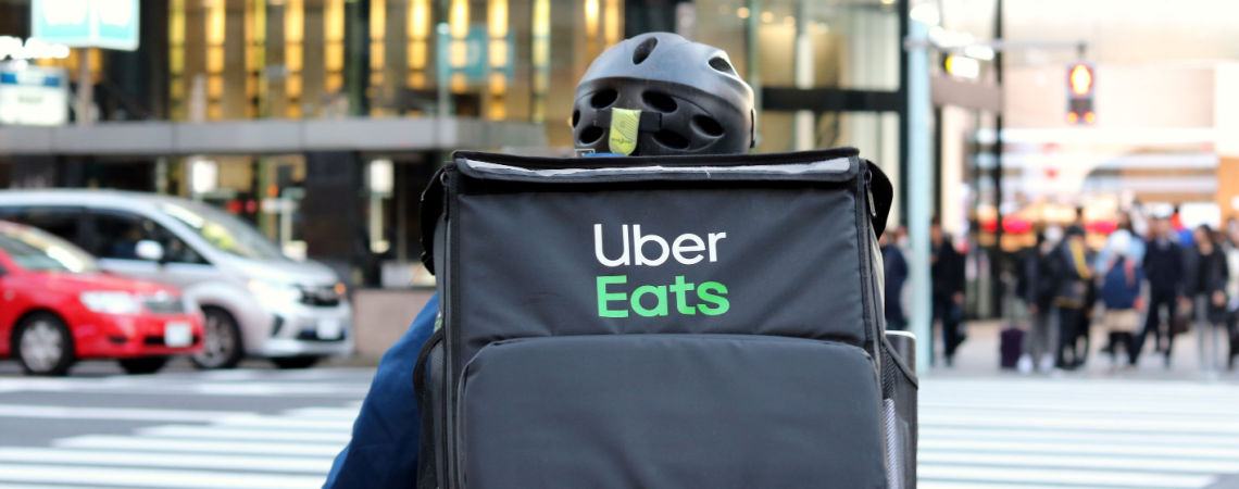 Uber Eats Kurier auf dem Fahrrad