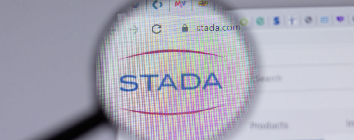 Homepage von Stada unter einer Lupe