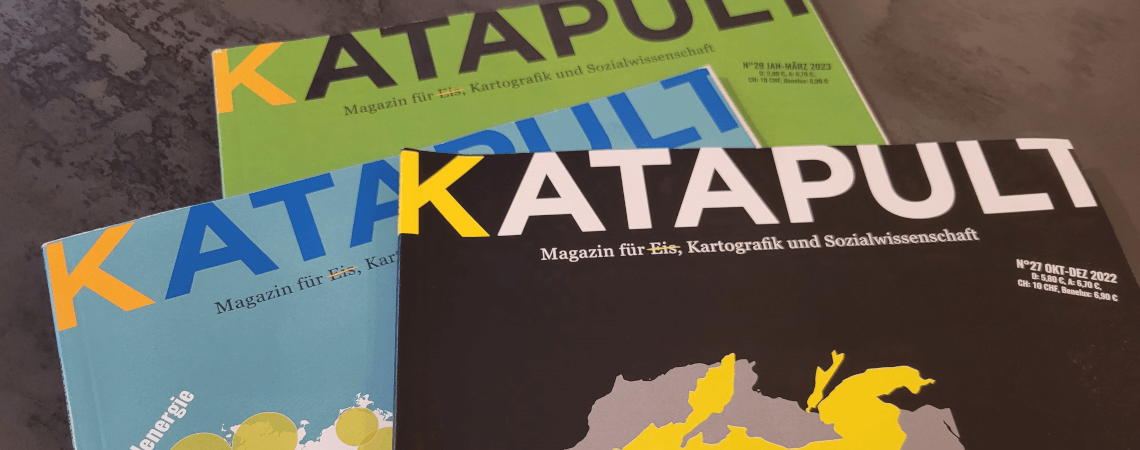 Katapult Magazine auf einem Stapel