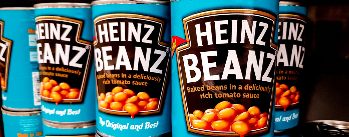 Gestapelte Dosen von Heinz Beanz