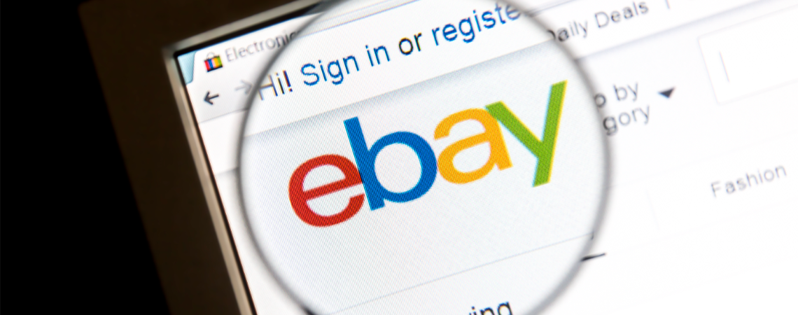 Ebay-Logo unter Lupe