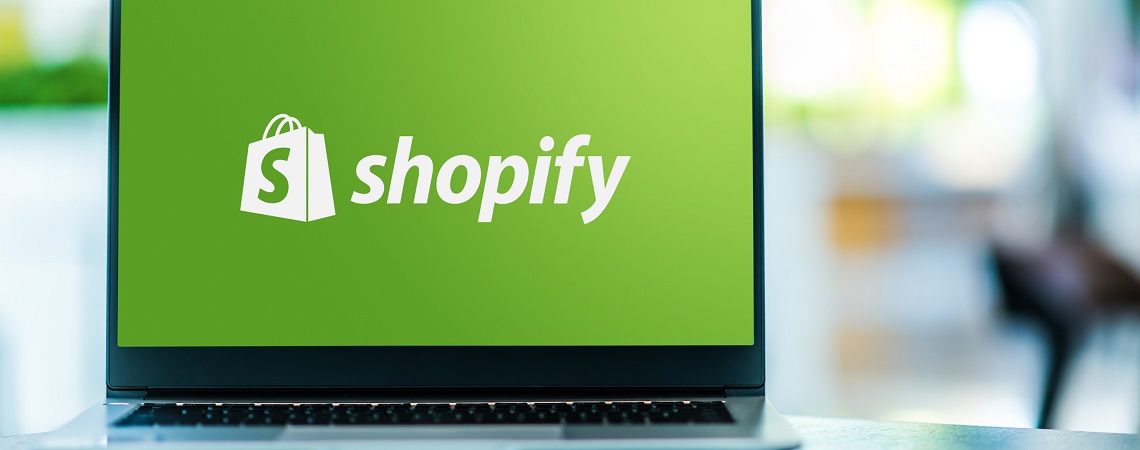 Shopify-Logo auf Laptop