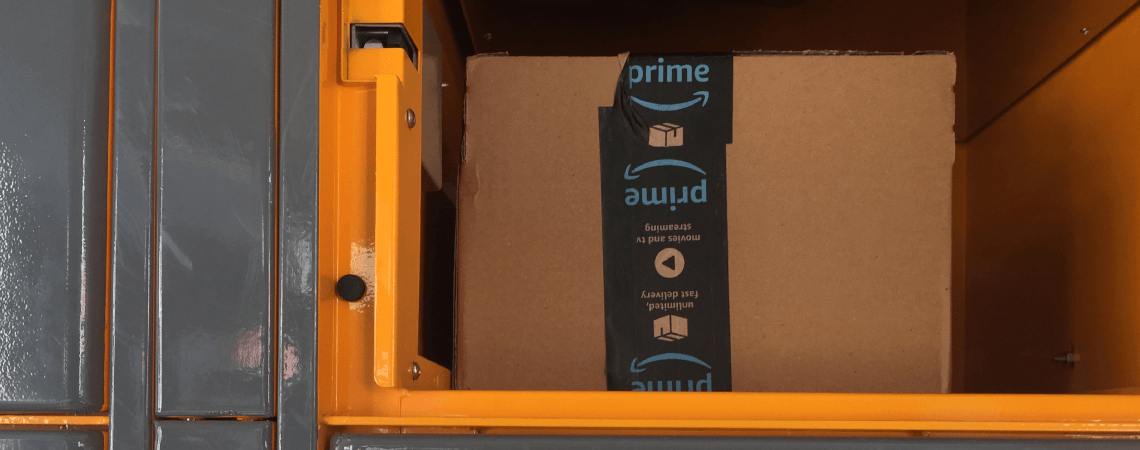 Amazon-Paket in einer Paketstation