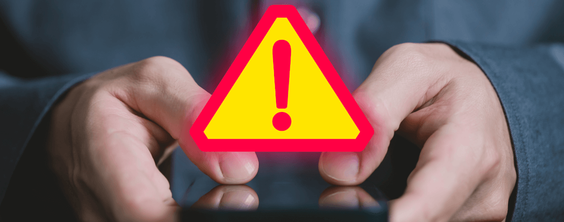 Fehlendes Update verursacht Warnzeichen auf Smartphone: Händler unterliegen Update-Pflicht