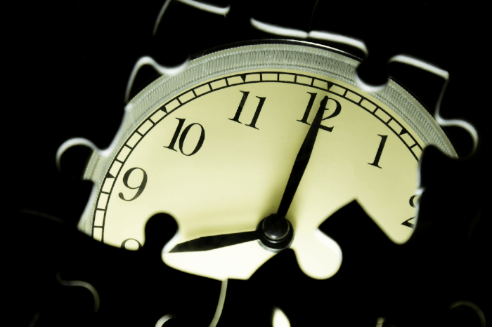Uhr in Puzzle-Optik: Arbeitszeiterfassung bereitet vielen Firmen noch Probleme.