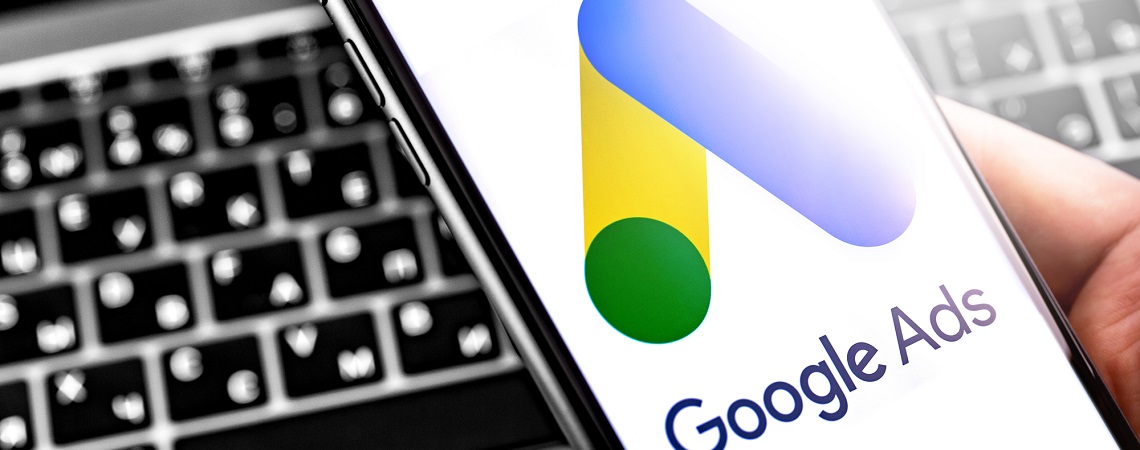Google Ads Logo auf Smartphone