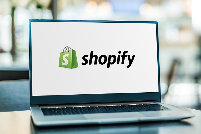 Shopfiy-Logo auf Laptop