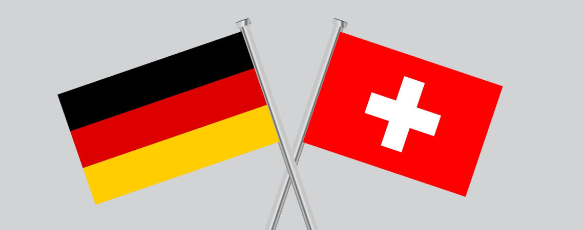 Deutschland und Schweiz Flaggen gekreuzt